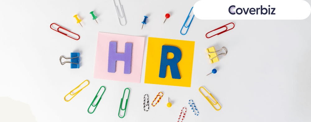 How does an HR manager handle performance evaluations?